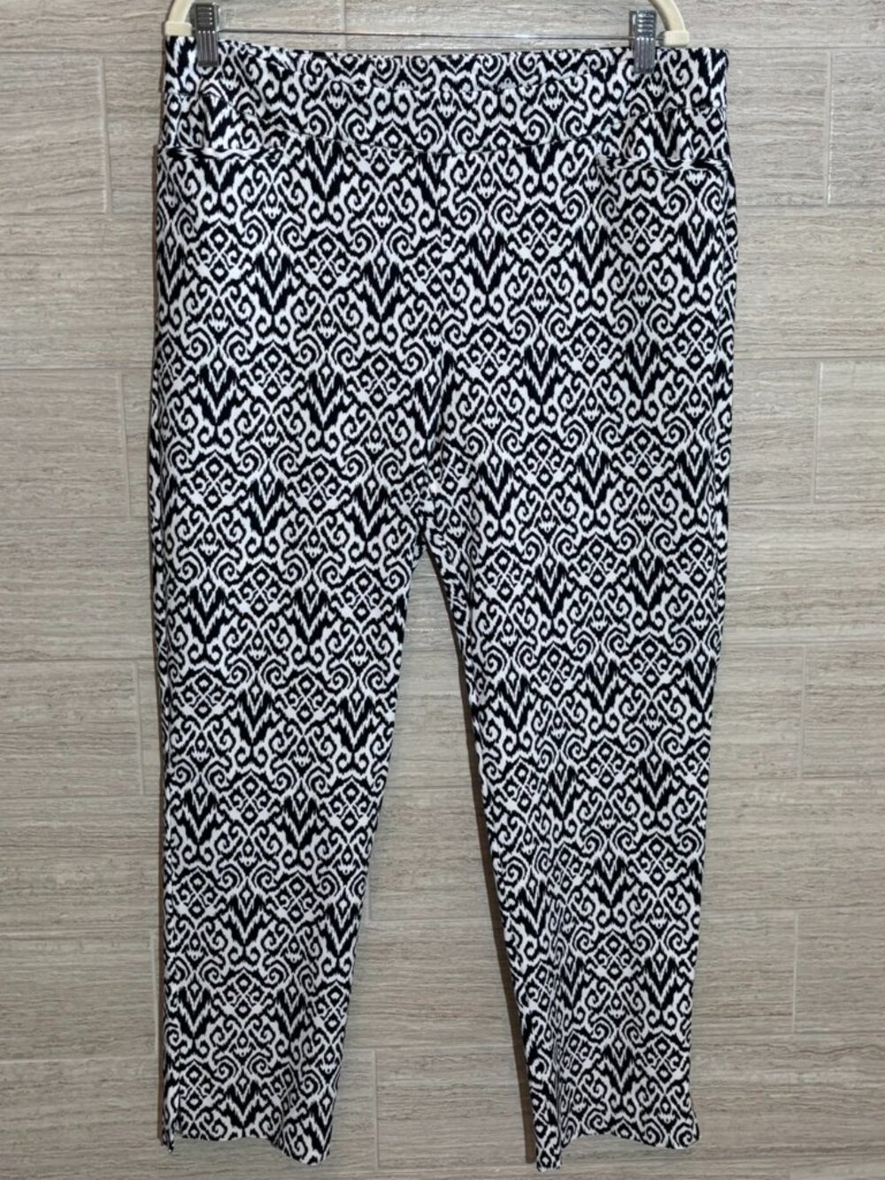 Chico's Black White Patterned Pullups Ankle Cropped Pants